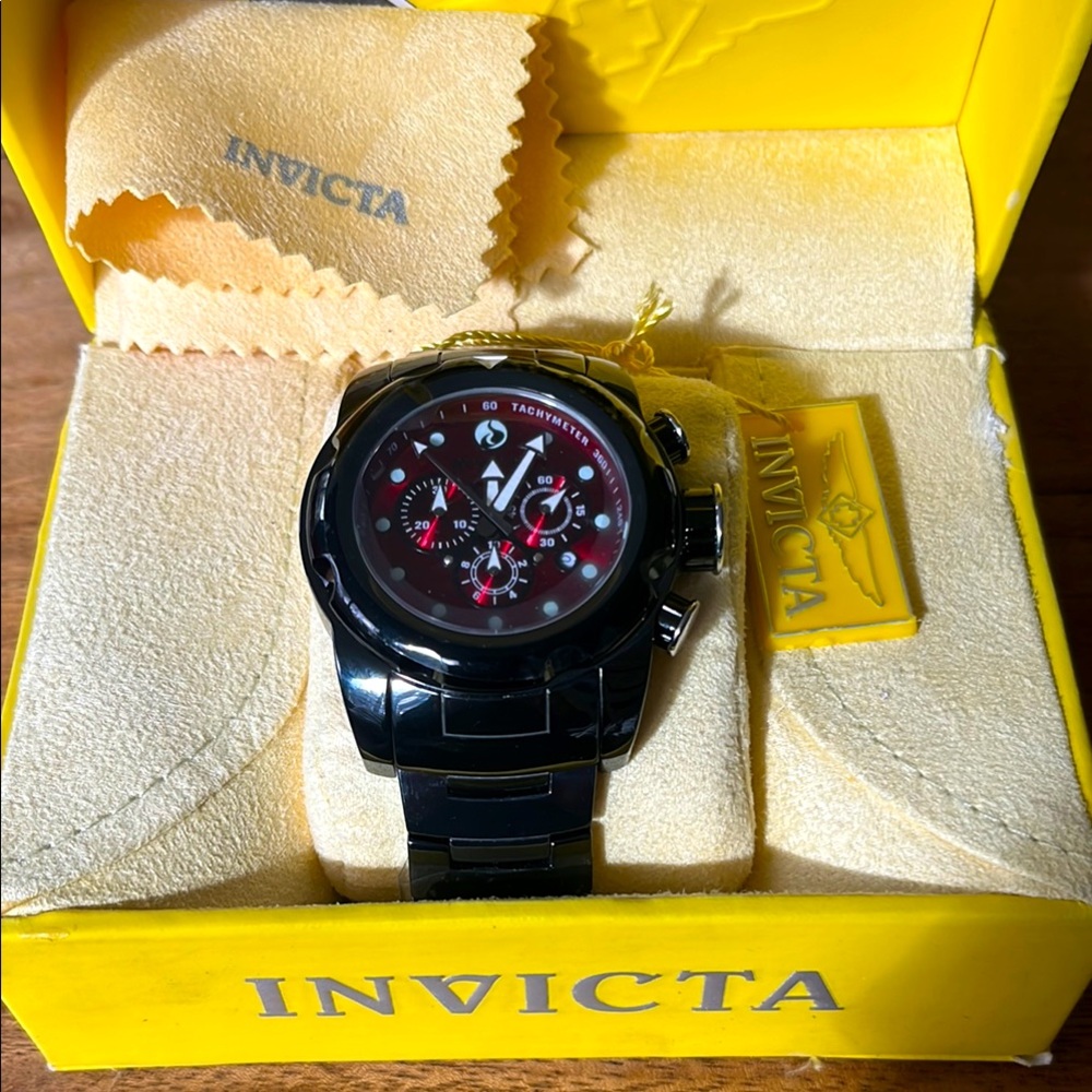 Invicta Black Ceramic Tritnite Red Face Chronograph Watch model 0317 Vintage New